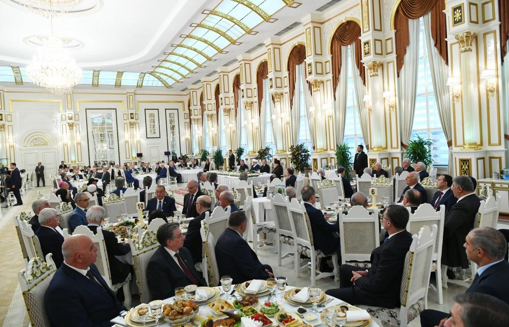 Президент Ильхам Алиев принял участие в церемонии ифтара по случаю священного месяца Рамазан (ФОТО)