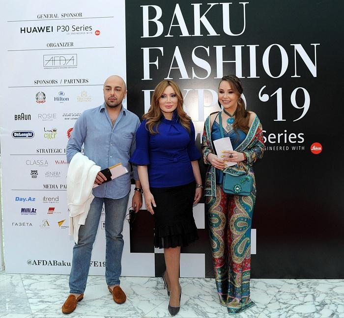 Baku Fashion Expo 2019 – от коллекции Versace до скетча в режиме виртуальной реальности (ВИДЕО, ФОТО)