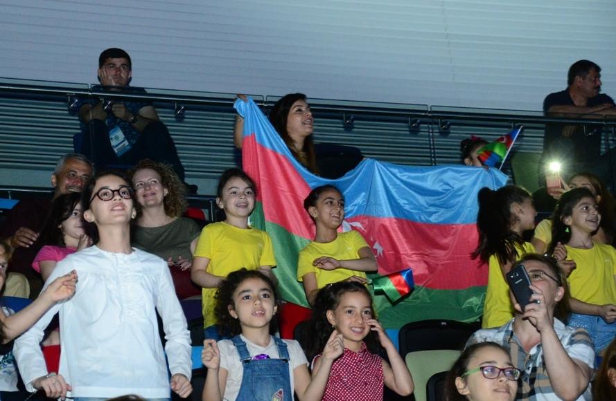 В Баку прошла церемония награждения победителей Чемпионата Европы в индивидуальной программе среди женщин и мужчин и смешанных пар (ФОТО)