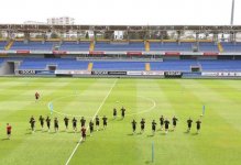 Месут Озиль и "Арсенал" провели первую тренировку в Баку (ФОТО)