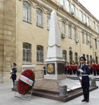 Президент Ильхам Алиев посетил памятник, установленный в честь Азербайджанской Демократической Республики (ФОТО)