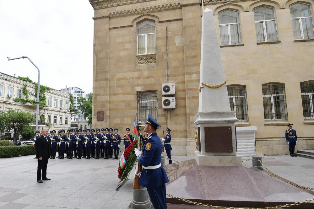 Prezident İlham Əliyev Azərbaycan Xalq Cümhuriyyətinin şərəfinə ucaldılmış abidəni ziyarət edib (YENİLƏNİB) (FOTO)