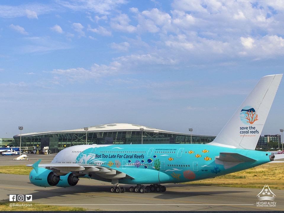 В Баку приземлился самый большой пассажирский самолет в мире (ФОТО)