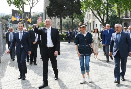 President Ilham Aliyev, First Lady Mehriban Aliyeva toured Seaside National Park (PHOTO)