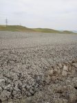 Экологи обследовали место извержения проснувшегося накануне грязевого вулкана в Азербайджане (ФОТО)