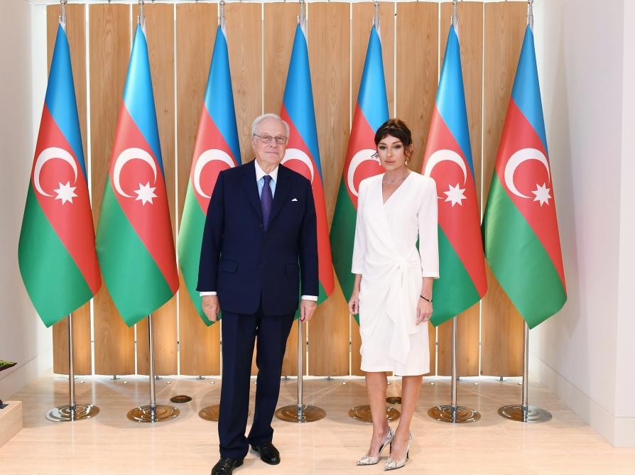 Azerbaijani first VP meets with chairman of Rothschild Global Financial Advisory (PHOTO)