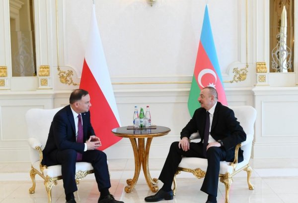 Azerbaijani, Polish presidents hold one-on-one meeting in Baku (PHOTO)