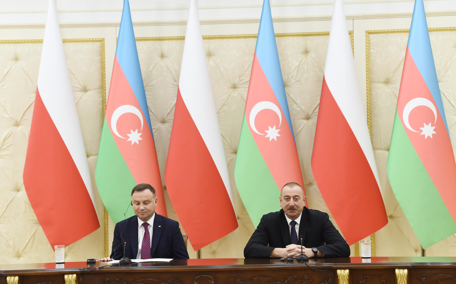 Президент Ильхам Алиев: На очередном этапе торговый оборот должен расти в результате регулярных встреч бизнес-структур Азербайджана и Польши