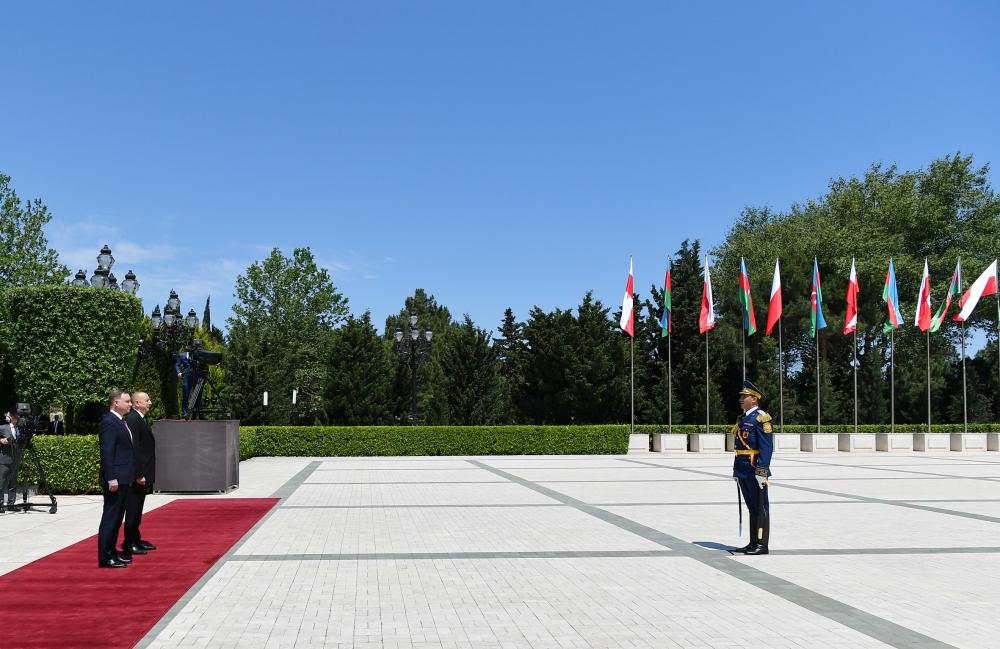 Official welcome ceremony held for Polish president in Baku (PHOTO)