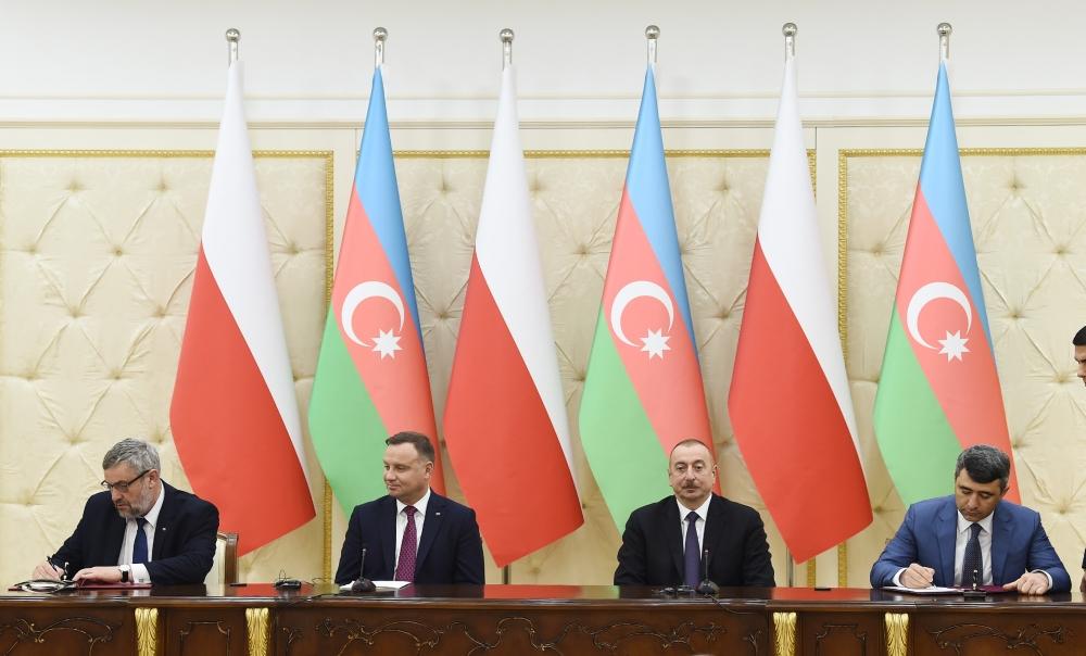 Azerbaijan, Poland sign bilateral documents (PHOTO)
