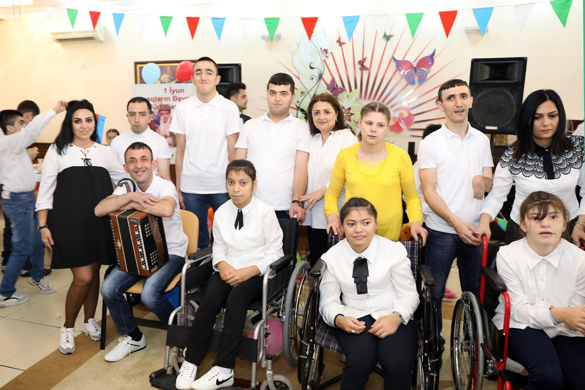Sahil Babayev sağlamlıq imkanları məhdud uşaqlarla və uşaq paralimpiyaçılarla görüşüb (FOTO)