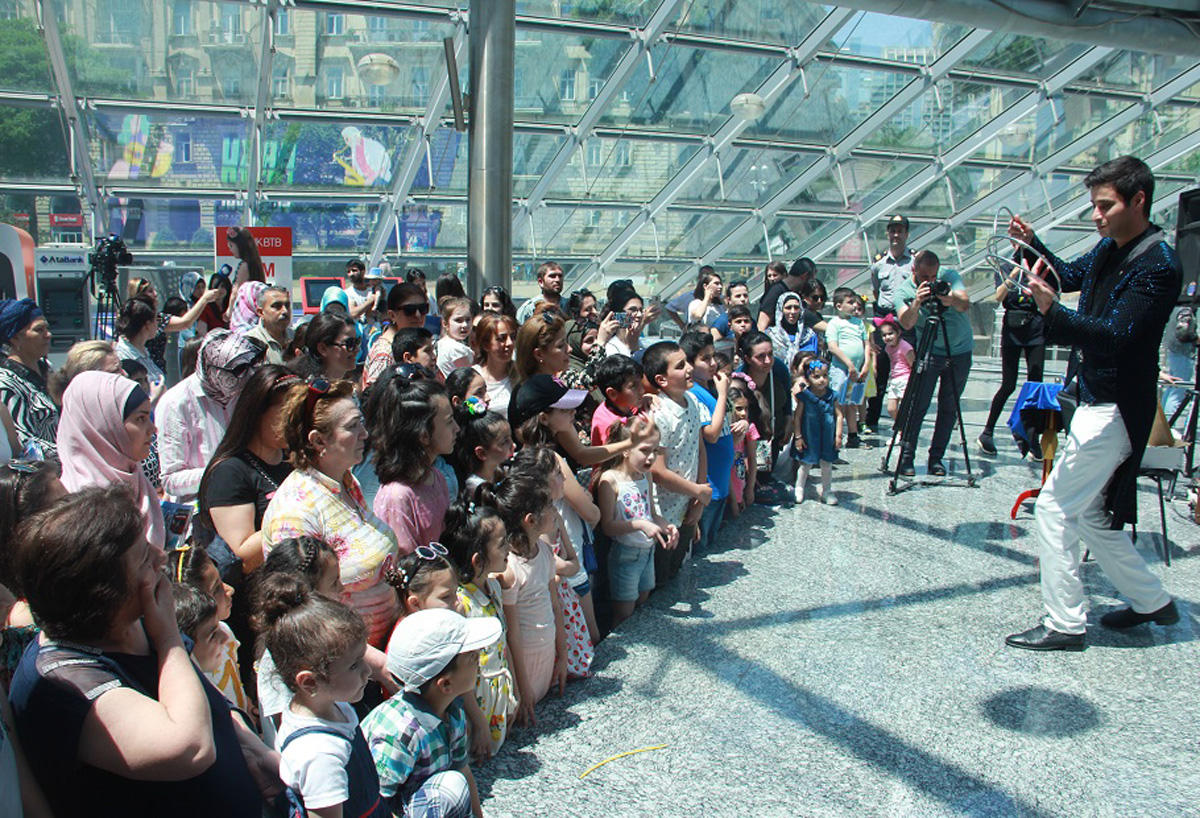 Bakı metropolitenində Uşaqların Beynəlxalq Müdafiəsi Günü keçirilib (FOTO)
