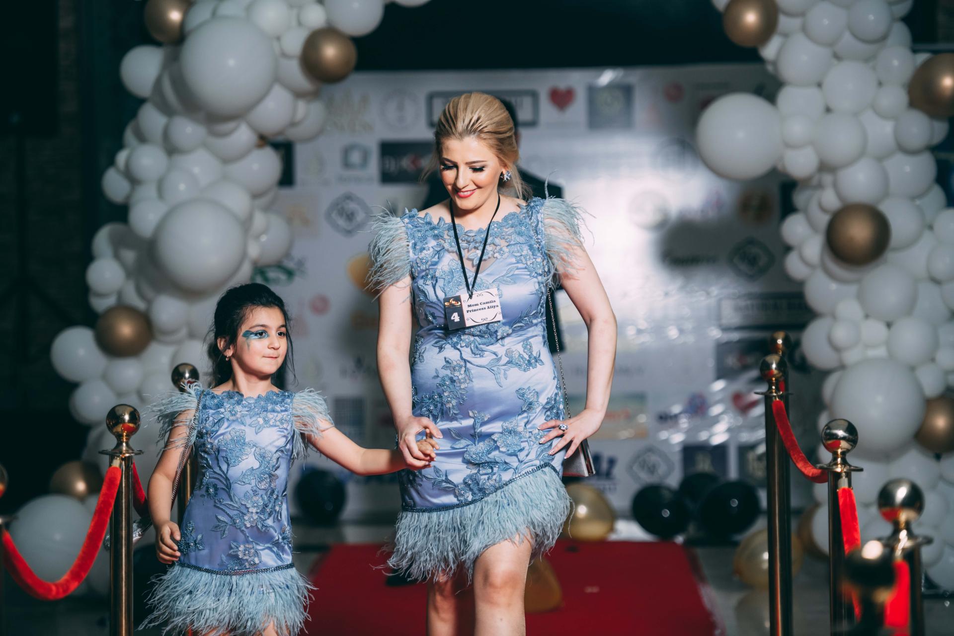 В Азербайджане определились самые стильные дуэты мама-дочка и мама-сын (ФОТО)