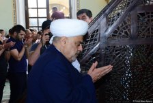 Ramazan bayramı münasibətilə Təzə Pir məscidində bayram namazı qılınıb (FOTO)