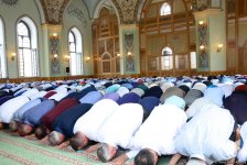 Ramazan bayramı münasibətilə Təzə Pir məscidində bayram namazı qılınıb (FOTO)