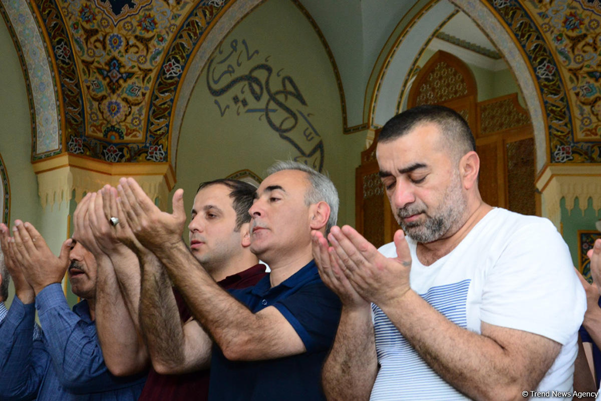 В мечети Тезепир был совершен намаз по случаю праздника Рамазан (ФОТО)
