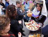 Вместо золочёных ресторанов выбрали кутабную на Бакинском рынке  (ФОТО) - Gallery Thumbnail