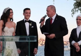 Эрдоган и его супруга стали свидетелями на свадьбе Озила (ВИДЕО)