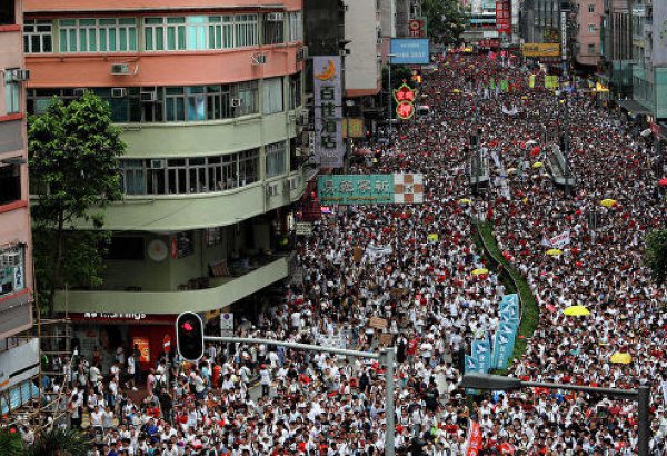Британия призвала гонконгские власти начать диалог с протестующими