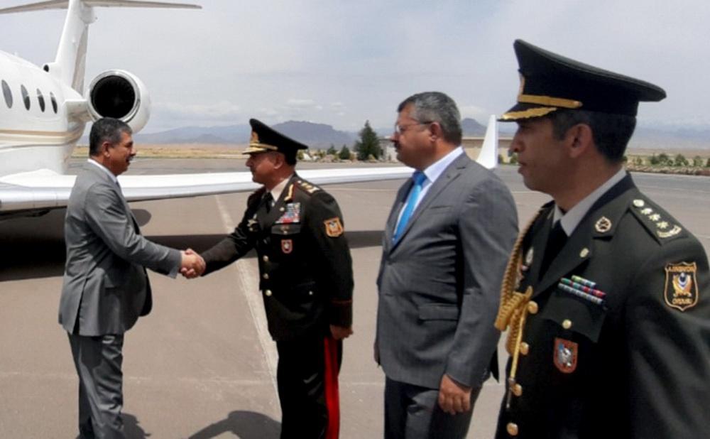 Министр обороны Закир Гасанов прибыл в Нахчыван (ФОТО)