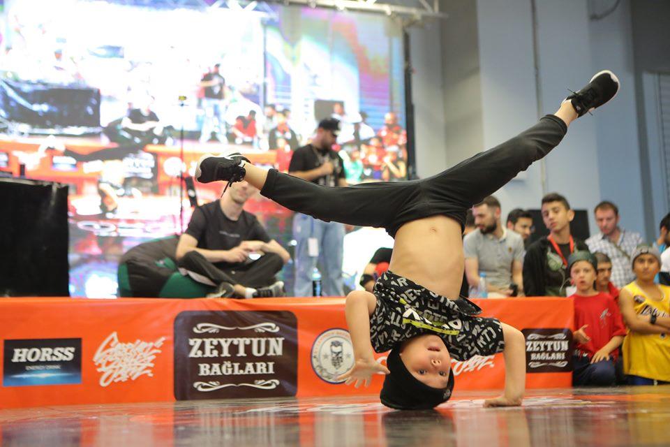В Баку определены победители Международного турнира по брейку-дансу и хип-хопу (ФОТО)