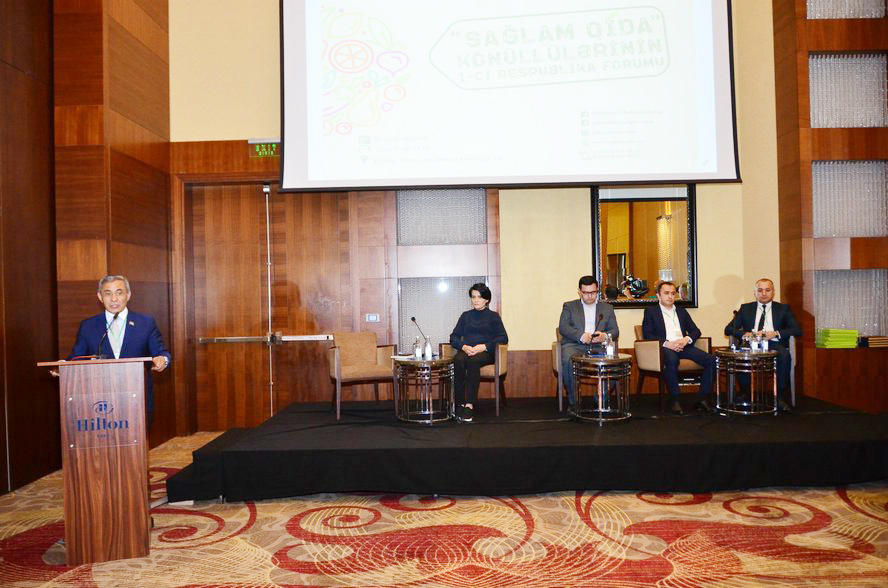 Волонтеры здорового питания провели первый форум в Баку (ФОТО)