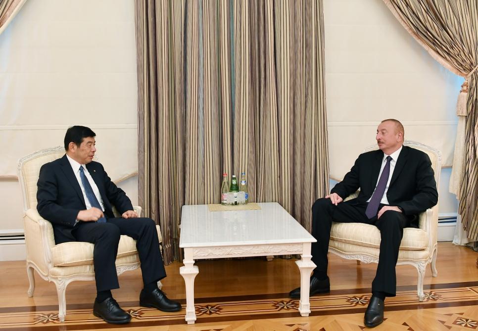 Президент Ильхам Алиев принял генсека Всемирной таможенной организации ( версия 2)