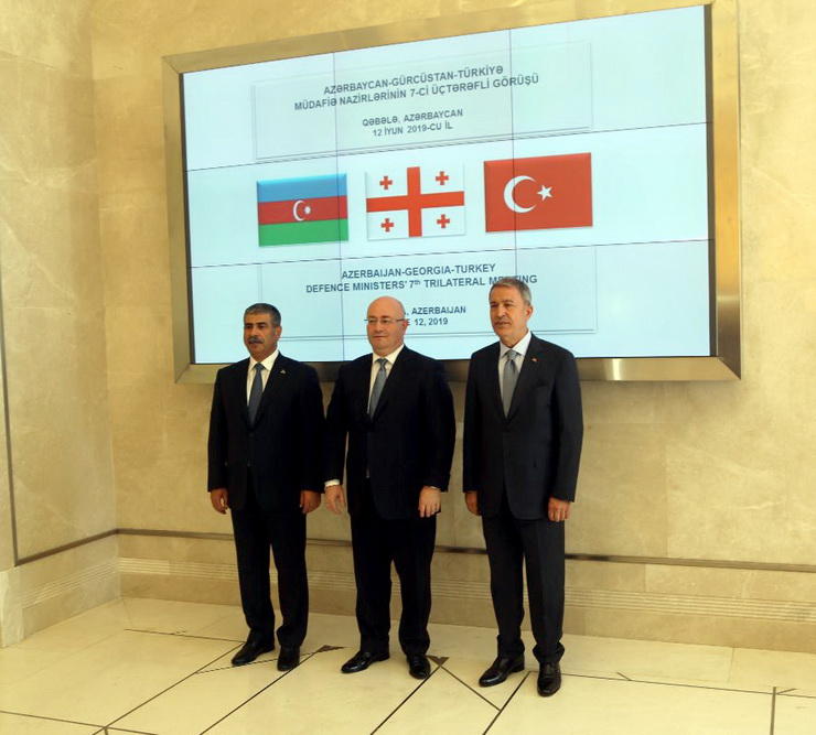 Trilateral meeting of Azerbaijan, Turkey, Georgian defense ministers underway (PHOTO)