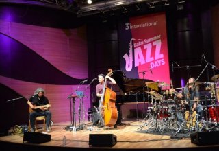 Летний джаз-фестиваль в Баку, или как Адам Бен Эзра "разобрал и собрал" контрабас (ВИДЕО,ФОТО)