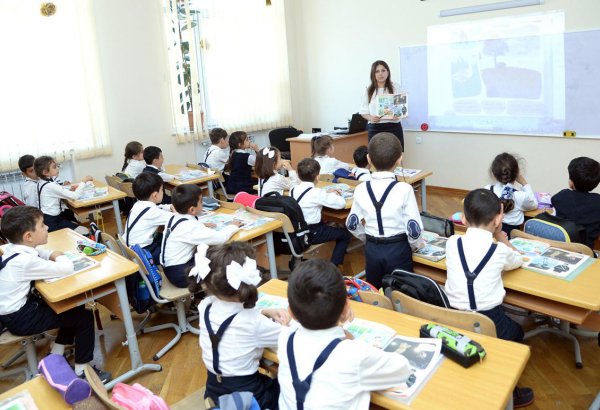 В Азербайджане временно приостанавливается прием запросов по переводу учащихся