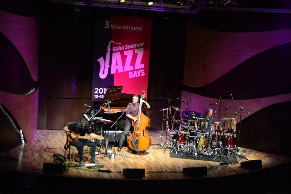 Летний джаз-фестиваль в Баку, или как Адам Бен Эзра "разобрал и собрал" контрабас (ВИДЕО,ФОТО)