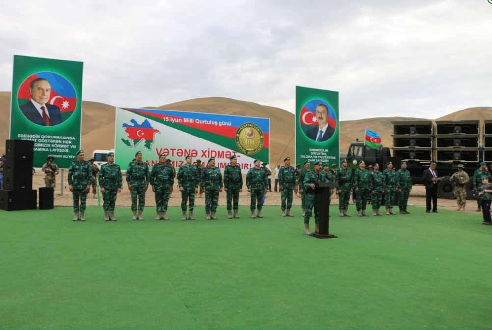 Госпогранслужба Азербайджана организовала шествие с пятикилометровым государственным флагом (ФОТО) - Gallery Image