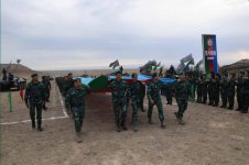 Госпогранслужба Азербайджана организовала шествие с пятикилометровым государственным флагом (ФОТО)