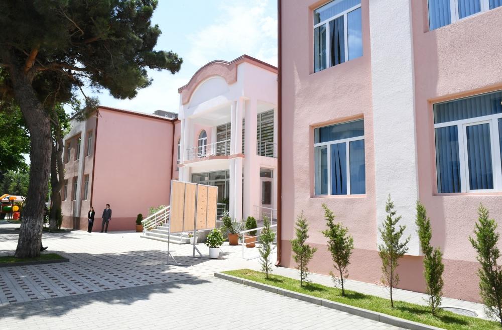 Первый вице-президент Мехрибан Алиева приняла участие в открытии нового здания яслей-детского сада №11 в Баку (ФОТО)