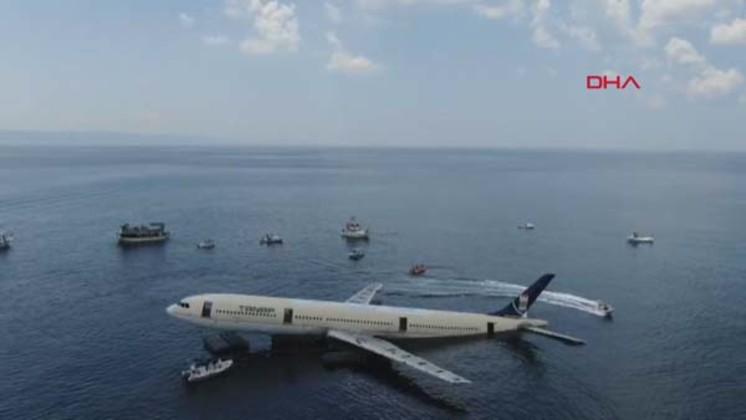 У берегов Турции затонул пассажирский самолет (ФОТО) - Gallery Image