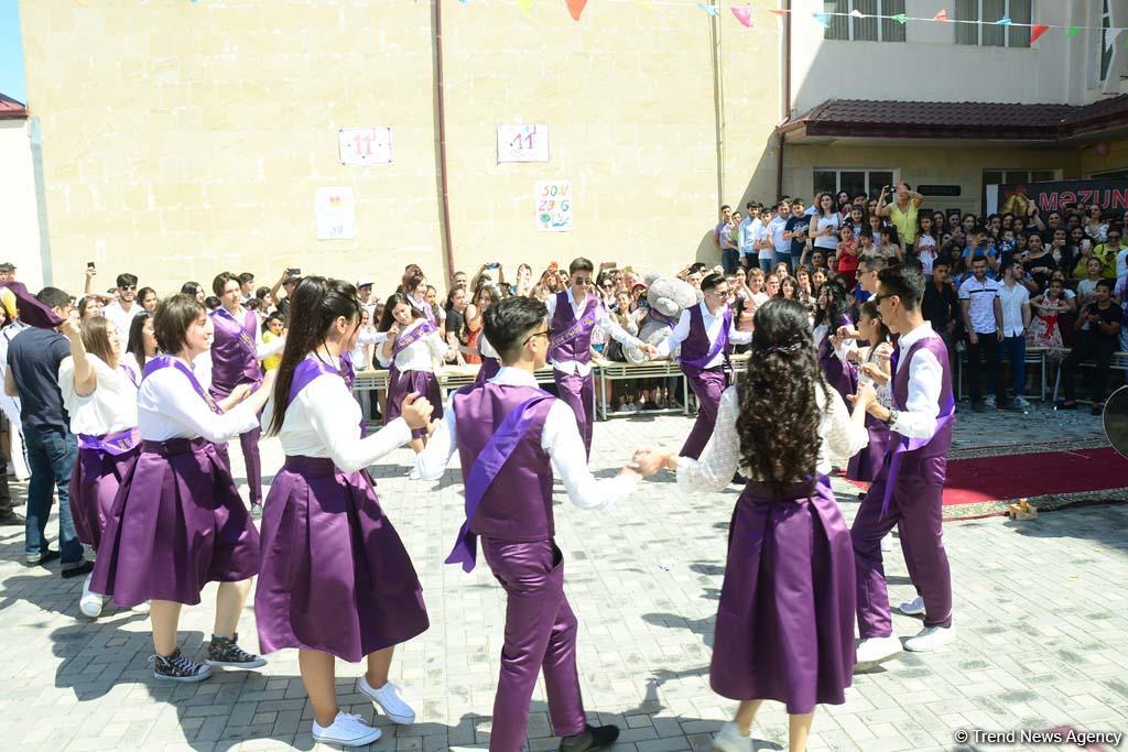 "Последний звонок" в бакинских школах (ФОТО)