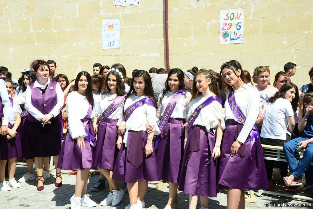 "Последний звонок" в бакинских школах (ФОТО) - Gallery Image