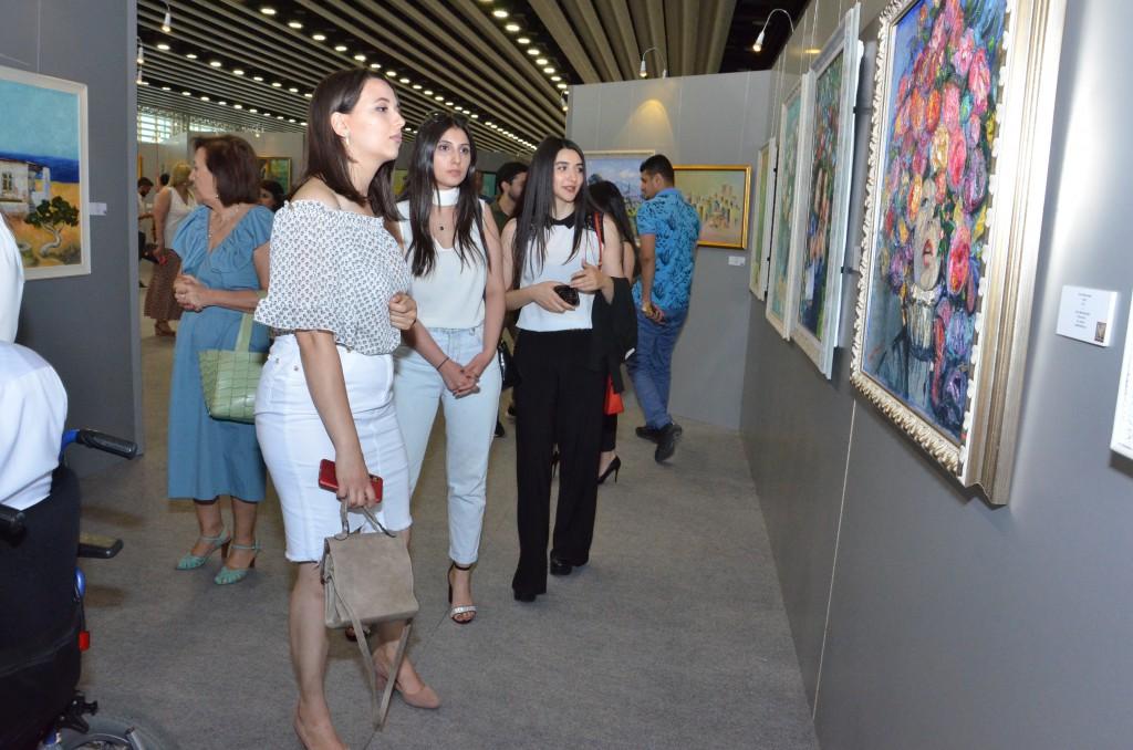 Купи произведение и забери домой или в офис! В Баку открылась первая Республиканская выставка-продажа  (ФОТО) - Gallery Image