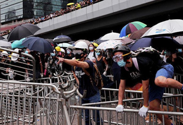 Демонстранты устроили транспортный хаос в Гонконге