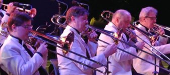 Потрясающее выступление Джаз оркестра имени Олега Лундстрема на Бакинском бульваре (ВИДЕО,ФОТО)