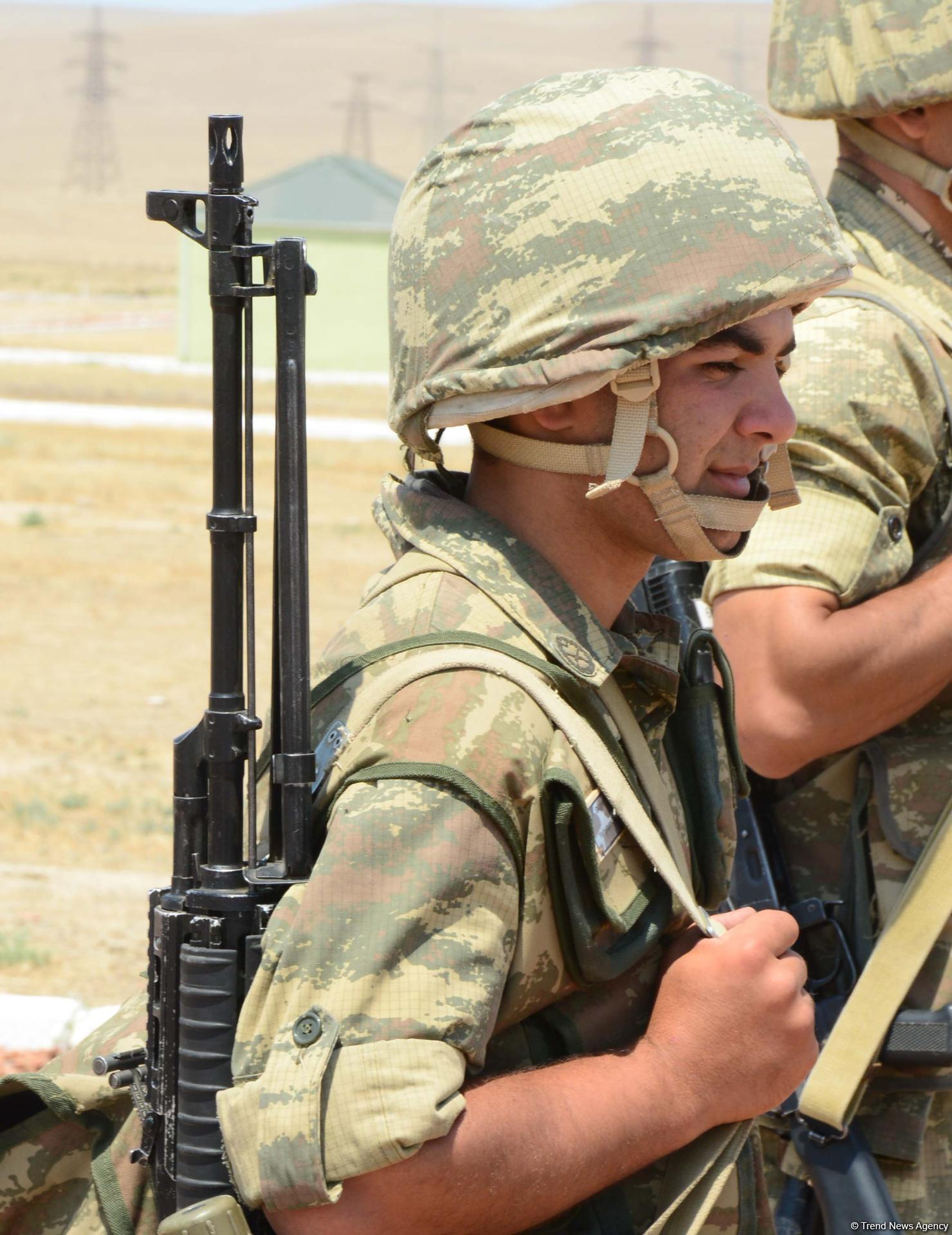 Poliqonda bir gün (FOTO)