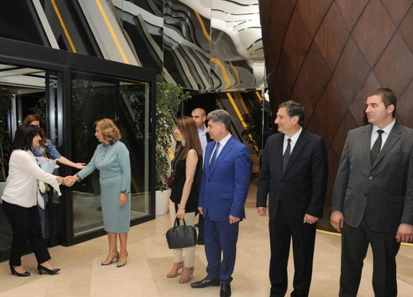Председатель Народного собрания Болгарии прибыла с визитом в Азербайджан (ФОТО)