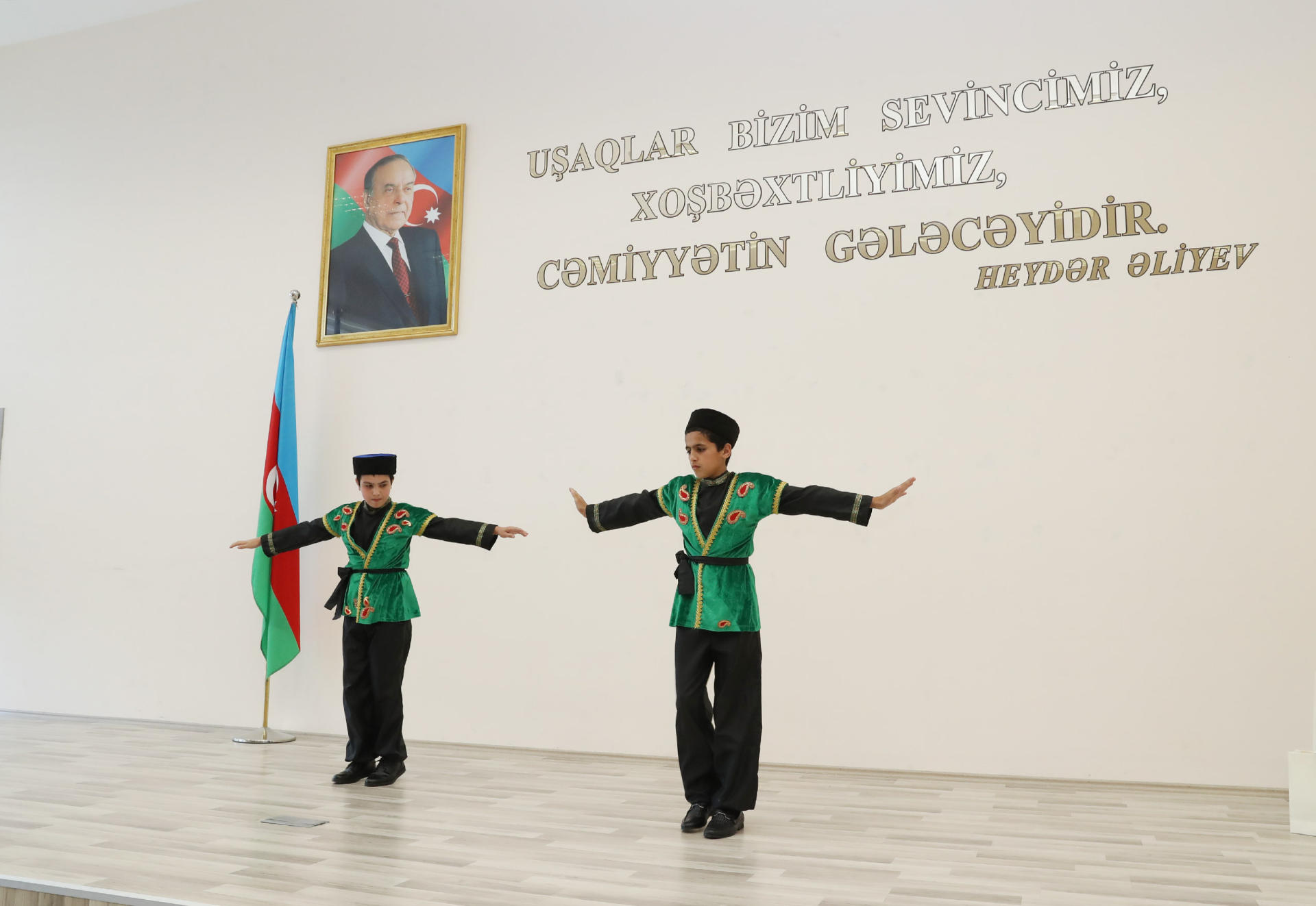 Вице-президент Фонда Гейдара Алиева Лейла Алиева посетила столичные школы-интернаты номер 4 и 3 (ФОТО) (версия 2) - Gallery Image