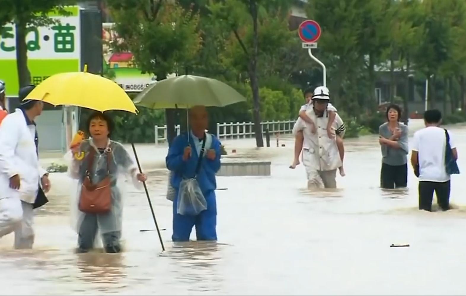 Из-за ливней 10 тыс. жителей севера Японии рекомендовали эвакуироваться