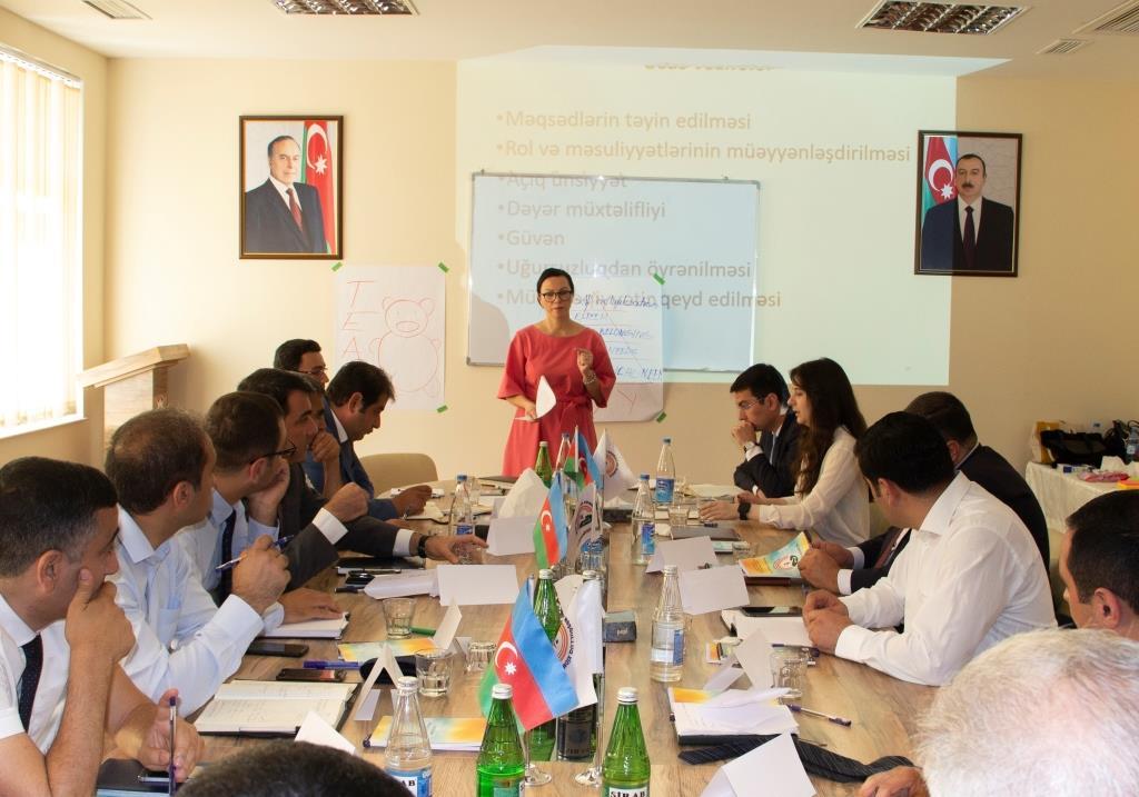 Главы структур минтруда Азербайджана проходят тренинг по повышению личностных качеств (ФОТО) - Gallery Image