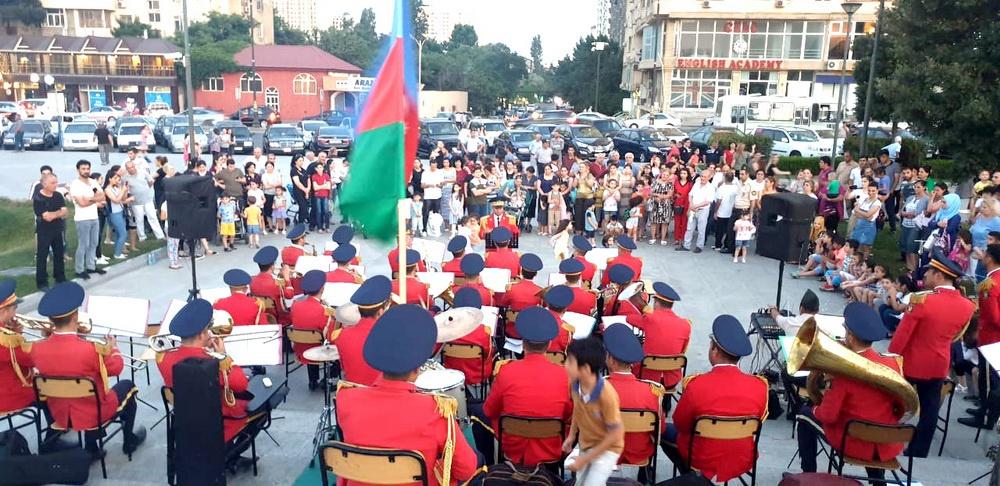 В Баку организованы выступления военных оркестров (ФОТО)