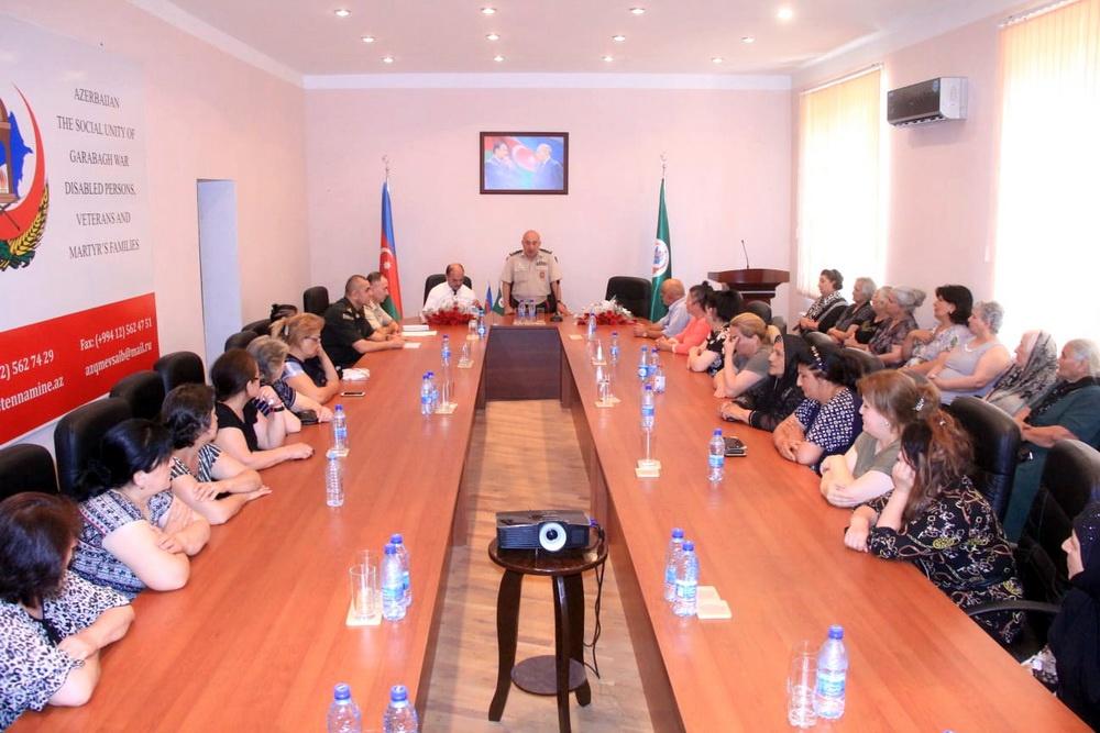 Министерство обороны Азербайджана провело встречу с группой семей шехидов (ФОТО)