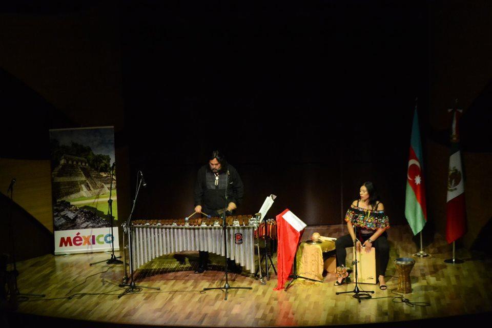 Beynəlxalq Muğam Mərkəzində Meksika abu-havası ilə marimba musiqisi (FOTO)