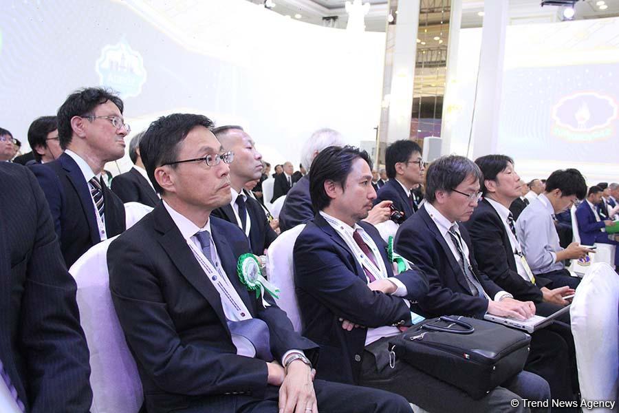 В Туркменистане состоялось торжественное открытие первого в мире завода по производству бензина из газа в промышленном масштабе (ФОТО)