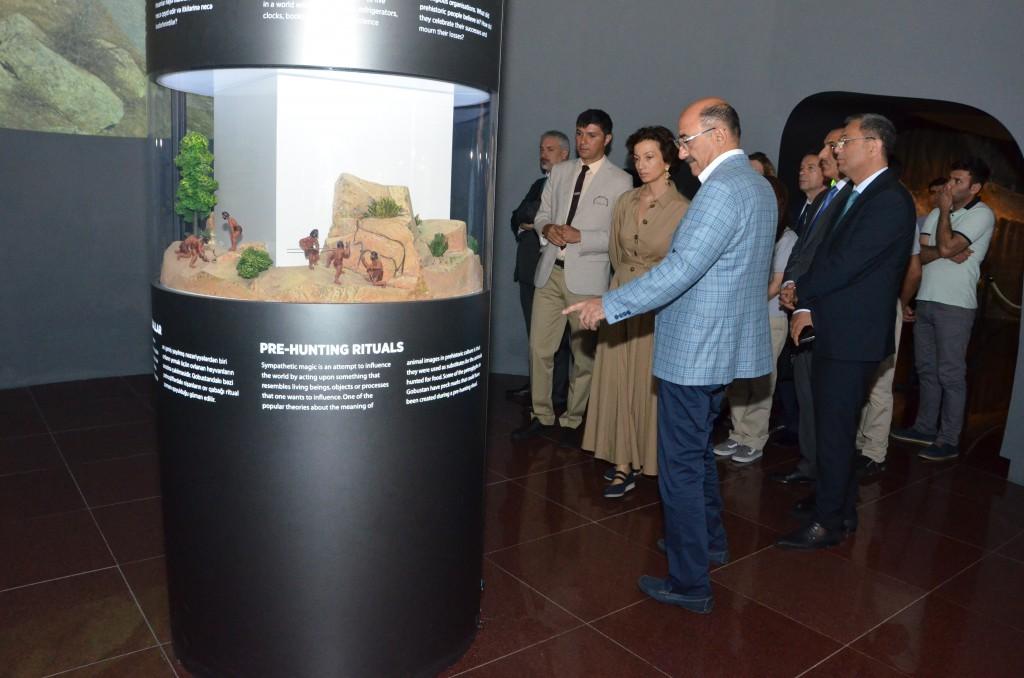 Гендиректор ЮНЕСКО посетила Гобустанский заповедник (ФОТО) - Gallery Image